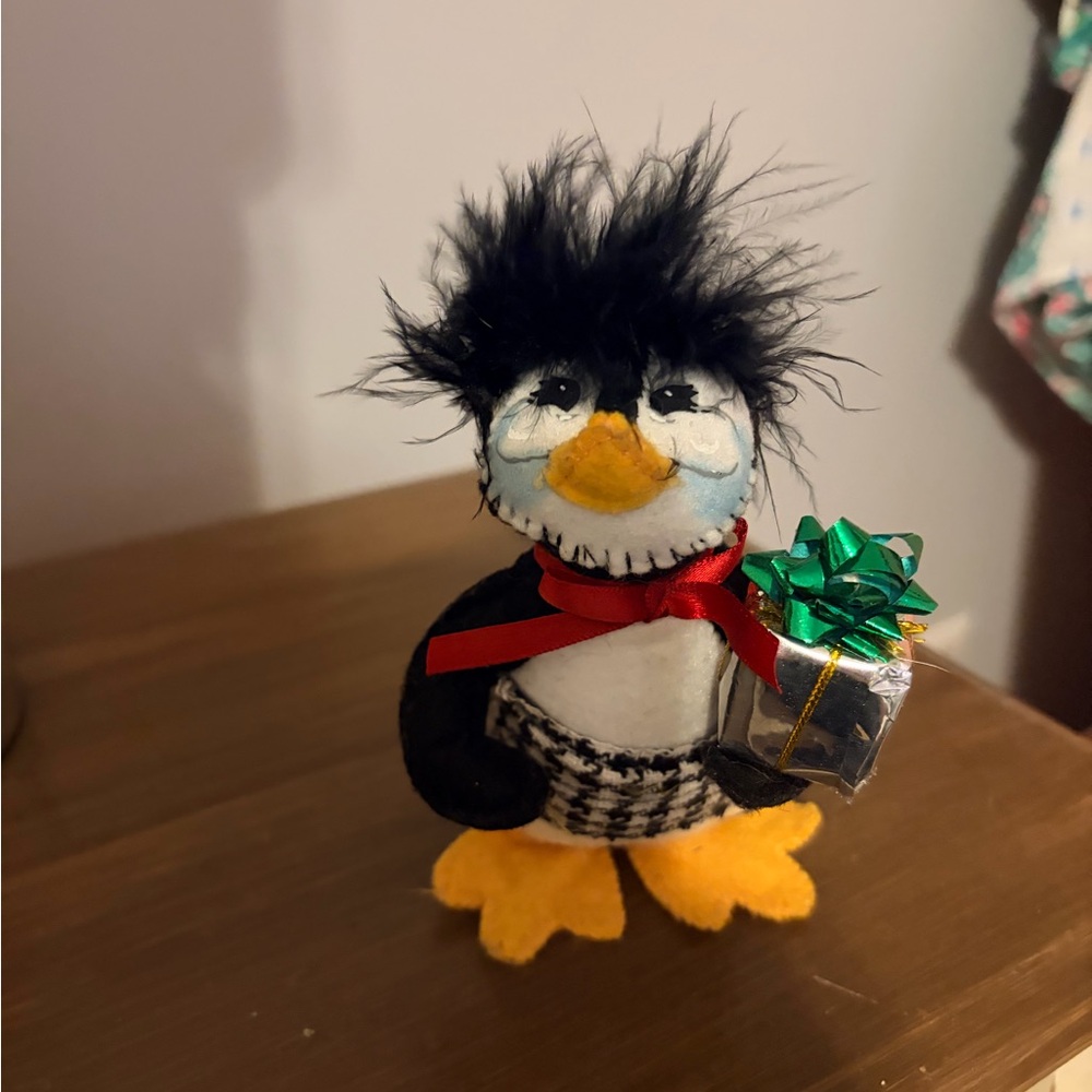 2014 Annalee holiday penguin